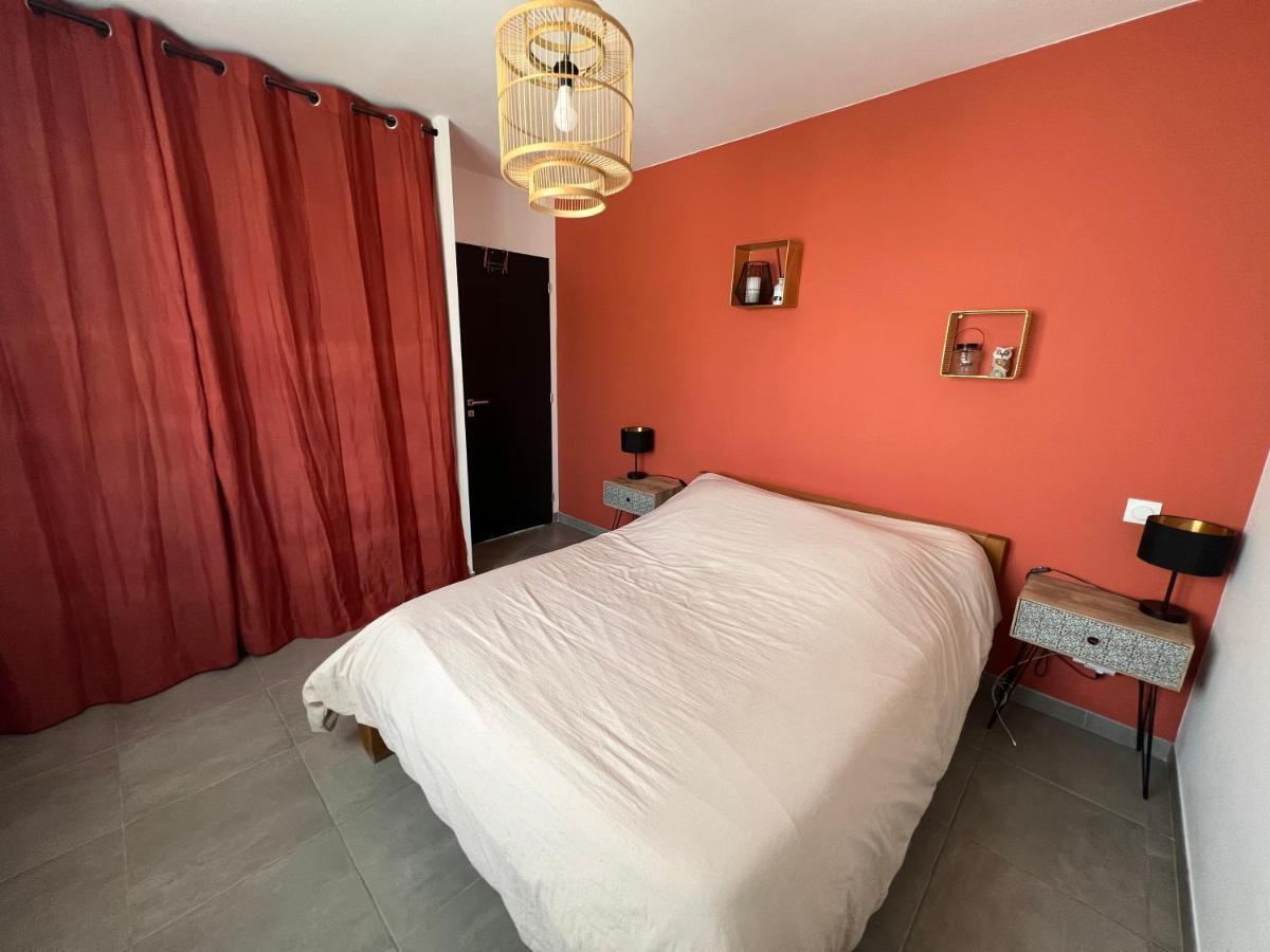 Agreable Villa Recente Au Coeur D'Un Charmant Petit Village Sernhac Buitenkant foto