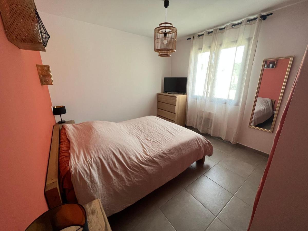 Agreable Villa Recente Au Coeur D'Un Charmant Petit Village Sernhac Buitenkant foto