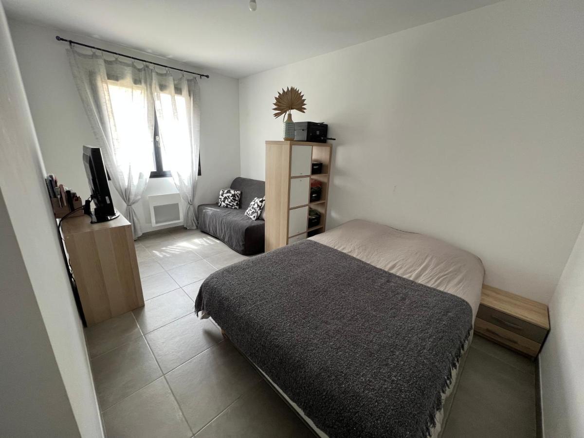 Agreable Villa Recente Au Coeur D'Un Charmant Petit Village Sernhac Buitenkant foto