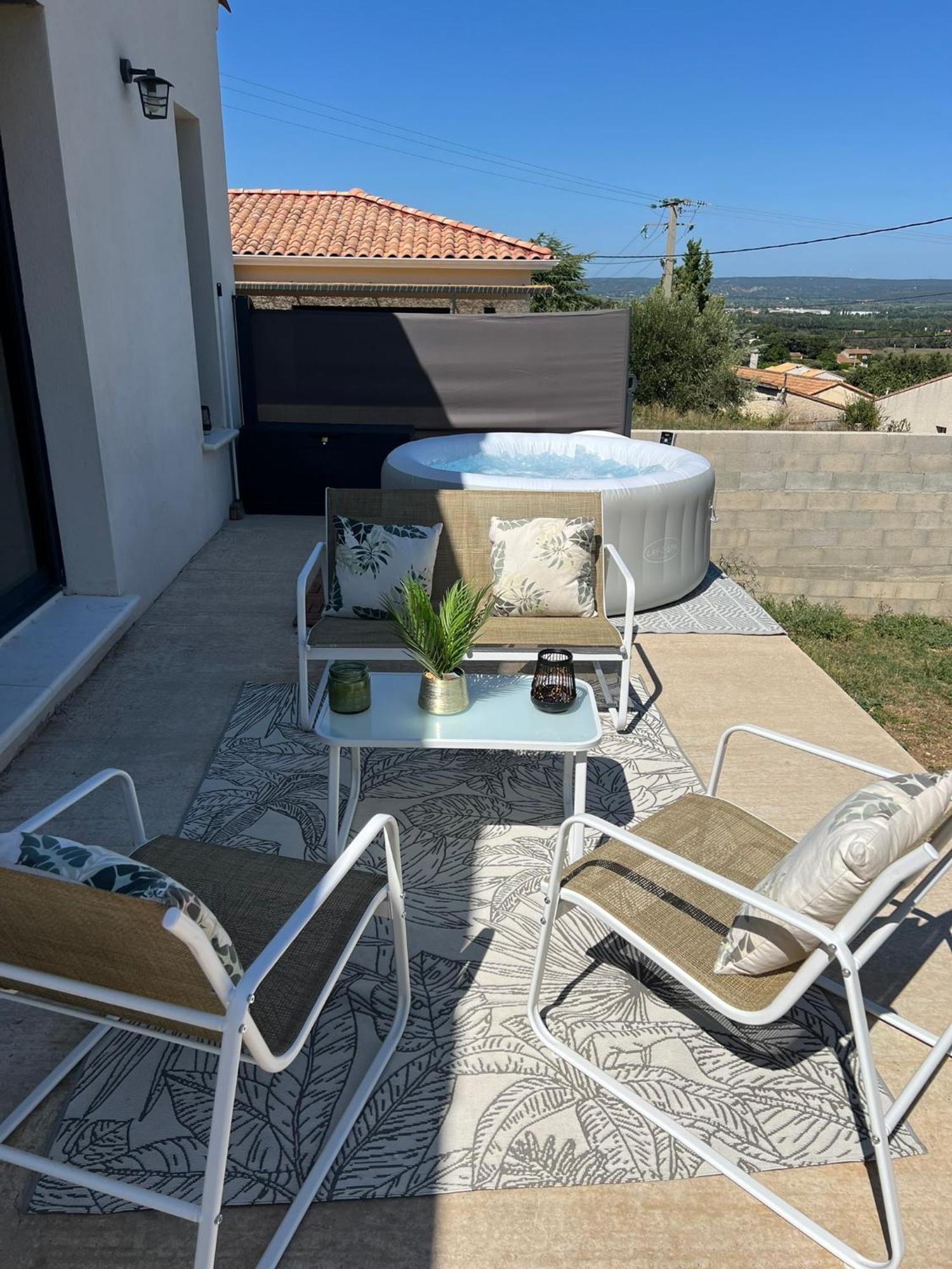 Agreable Villa Recente Au Coeur D'Un Charmant Petit Village Sernhac Buitenkant foto